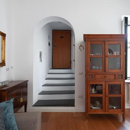 Casa Flo Con Terrazza E Ascensore サレルノ エクステリア 写真