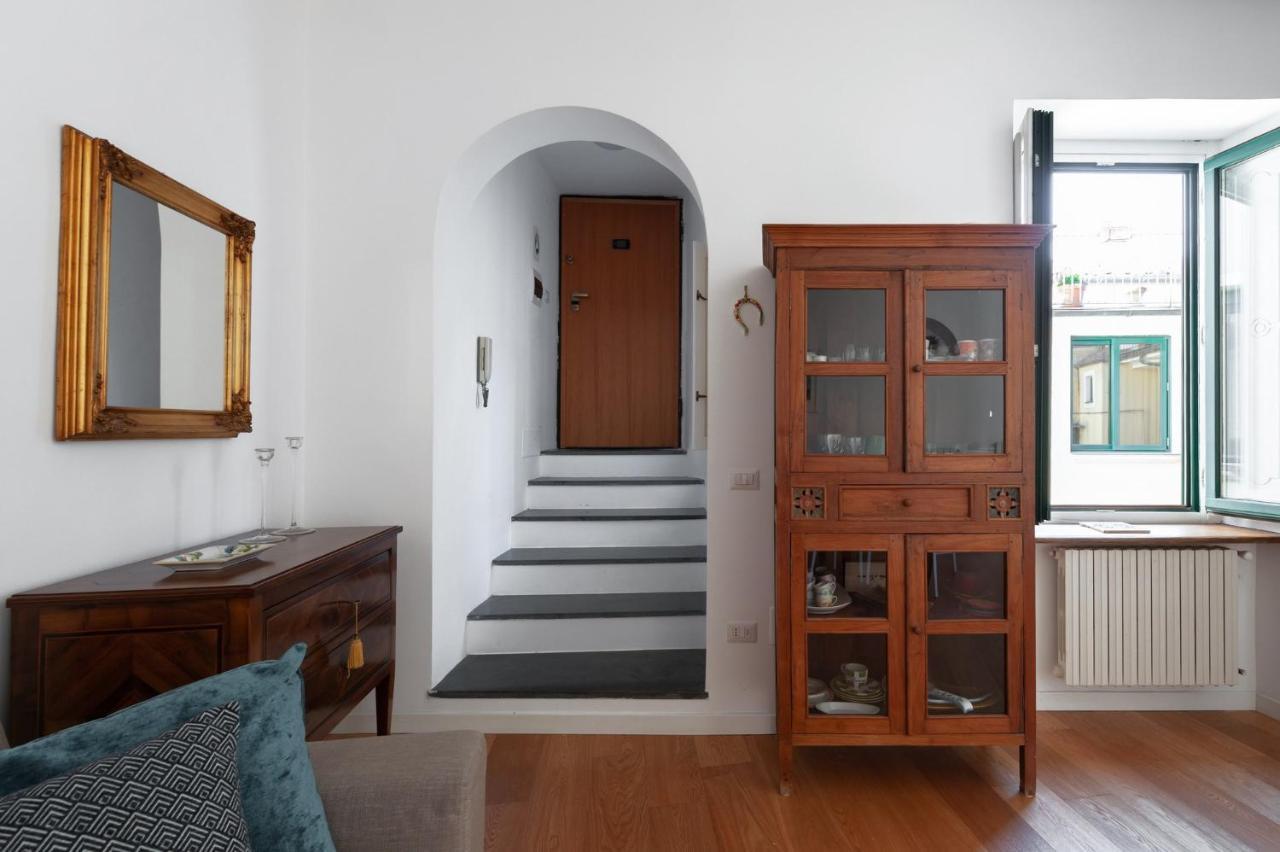 Casa Flo Con Terrazza E Ascensore サレルノ エクステリア 写真