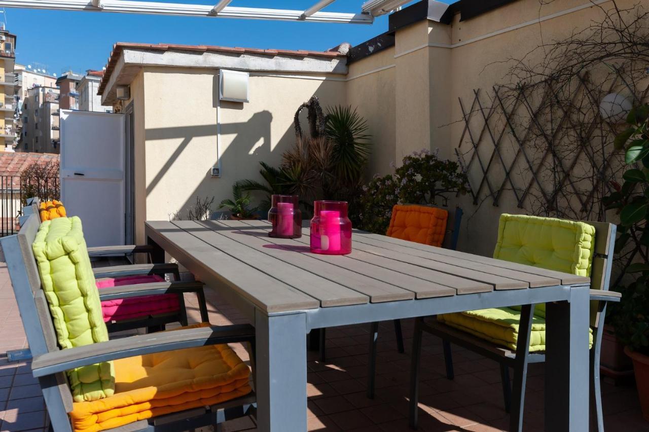 Casa Flo Con Terrazza E Ascensore サレルノ エクステリア 写真