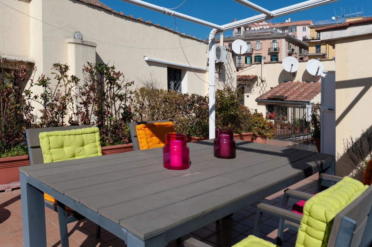 Casa Flo Con Terrazza E Ascensore サレルノ エクステリア 写真