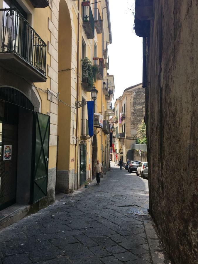 Casa Flo Con Terrazza E Ascensore サレルノ エクステリア 写真
